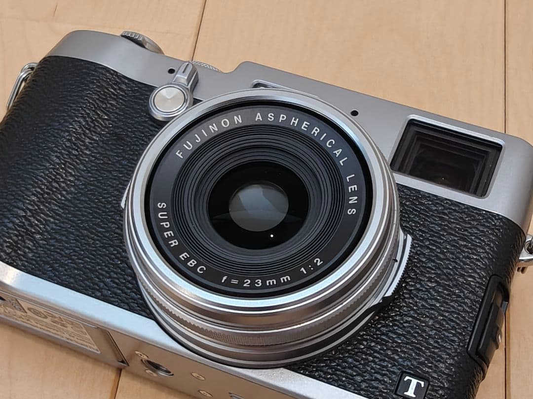 【美品、純正予備バッテリー付き】Fujifilm X100T　デジタルカメラ