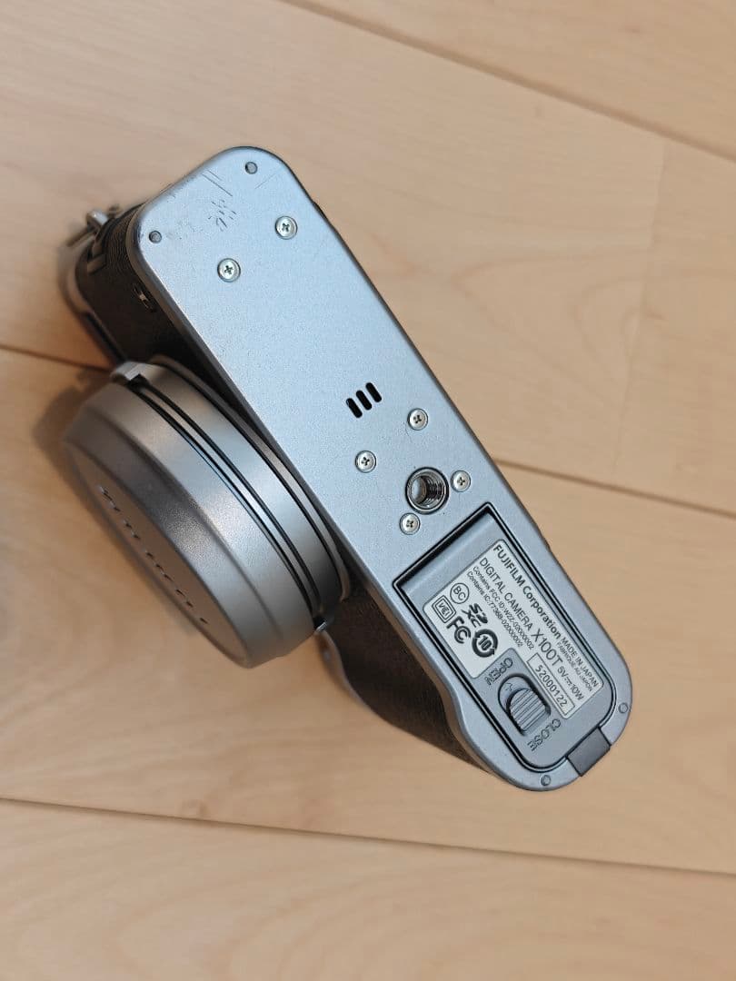 【美品、純正予備バッテリー付き】Fujifilm X100T　デジタルカメラ