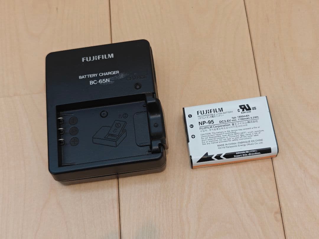 【美品、純正予備バッテリー付き】Fujifilm X100T　デジタルカメラ