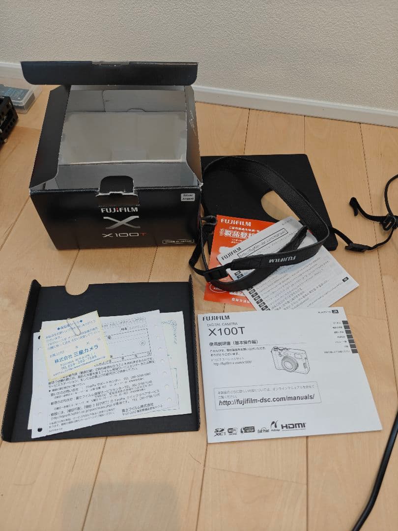 【美品、純正予備バッテリー付き】Fujifilm X100T　デジタルカメラ