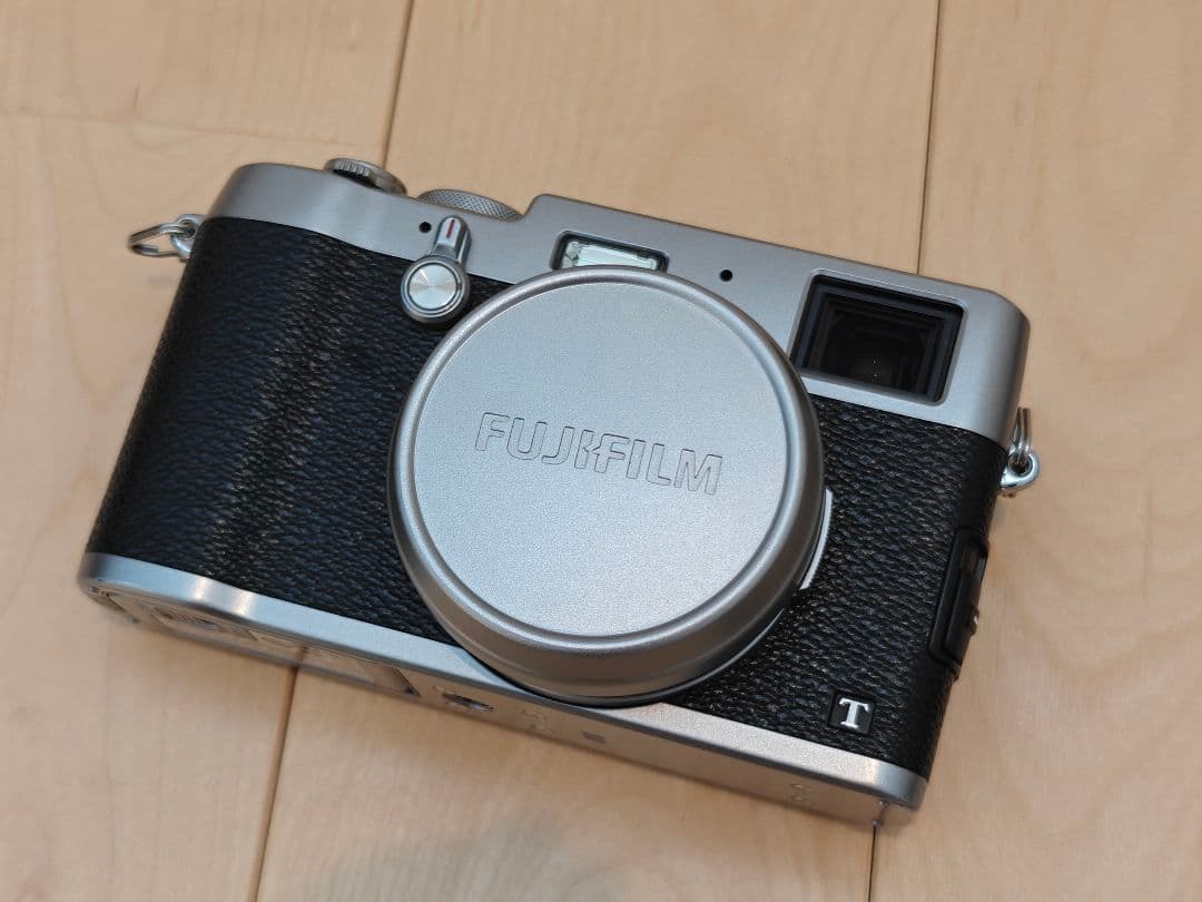 【美品、純正予備バッテリー付き】Fujifilm X100T　デジタルカメラ
