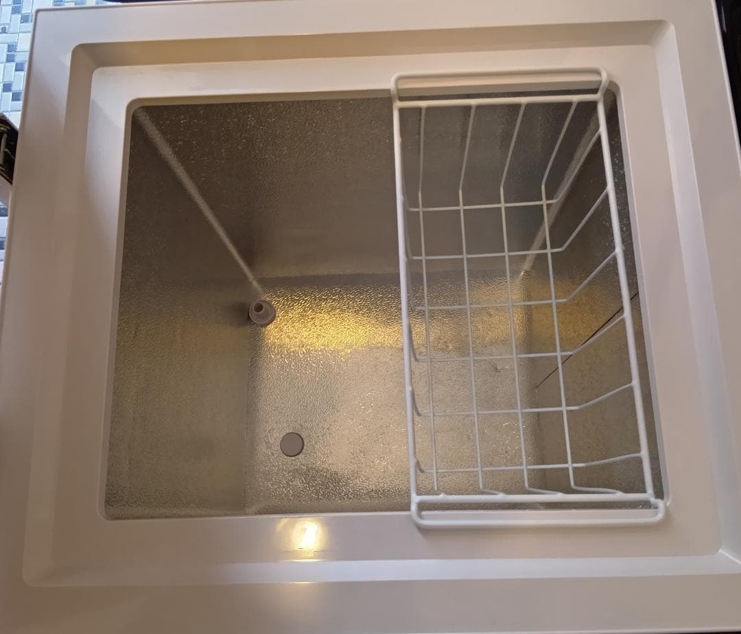 冷凍庫 アイリスオーヤマ 63L 上開き式冷凍庫 ICSD-6A-W 22年購入