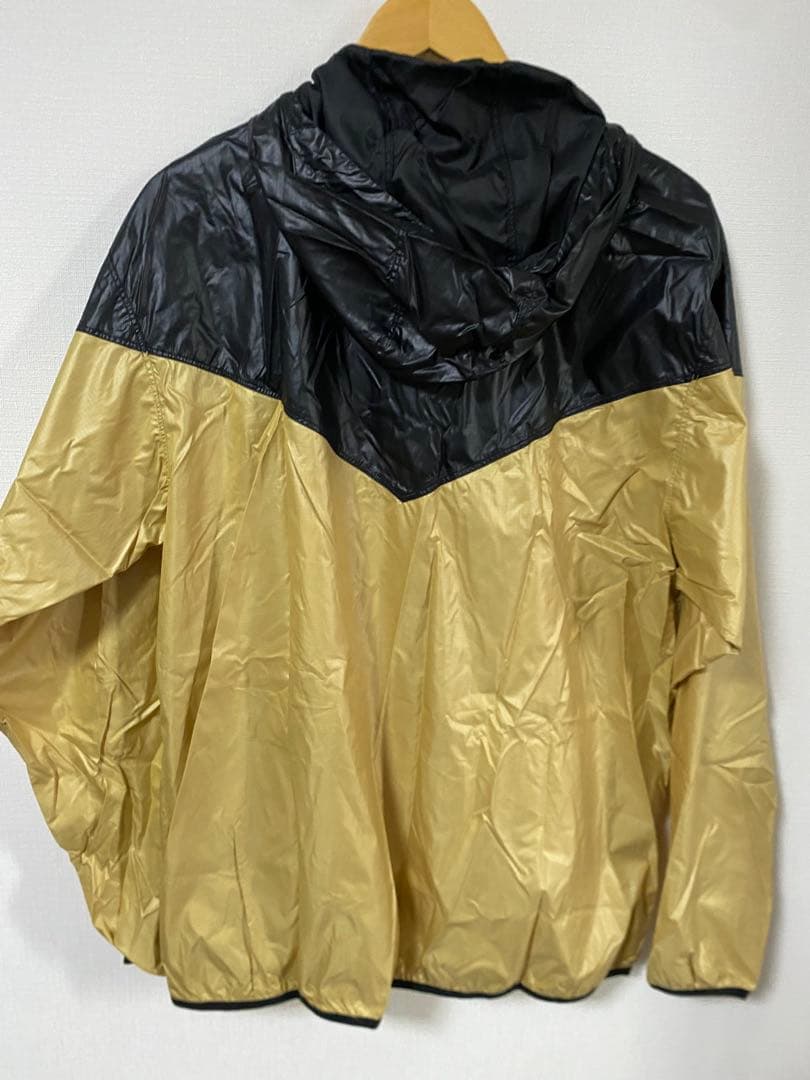 新品未使用 Nike ナイロンジャケット パーカー スウッシュロゴ　黒金 XXL