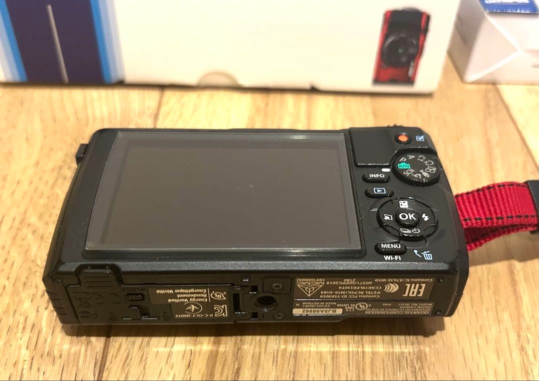 美品 OLYMPUS Tough TG-6 本体 電池２個 充電器 水中未使用