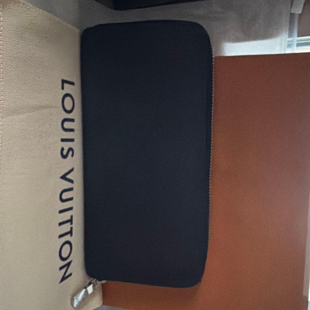 ルイヴィトン　タイガ　長材財布