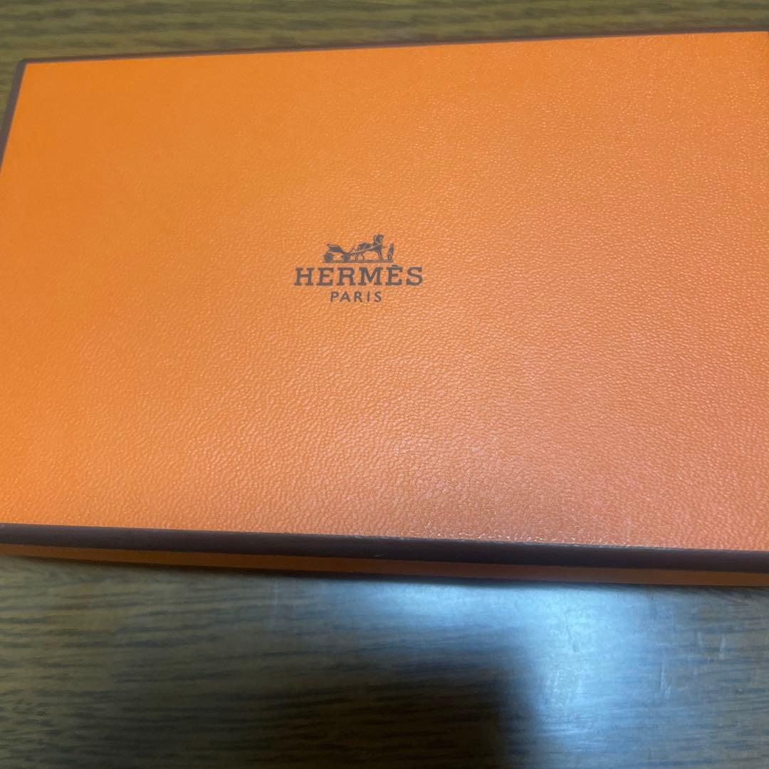 (1／10出品終了)【美品】ベアン カードケース