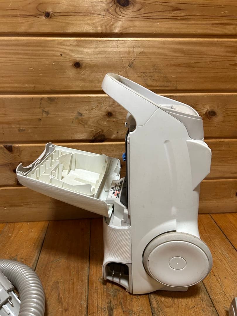 パナソニック　紙パック式　軽量静音の人気シリーズクリーナー　MC-JK830K