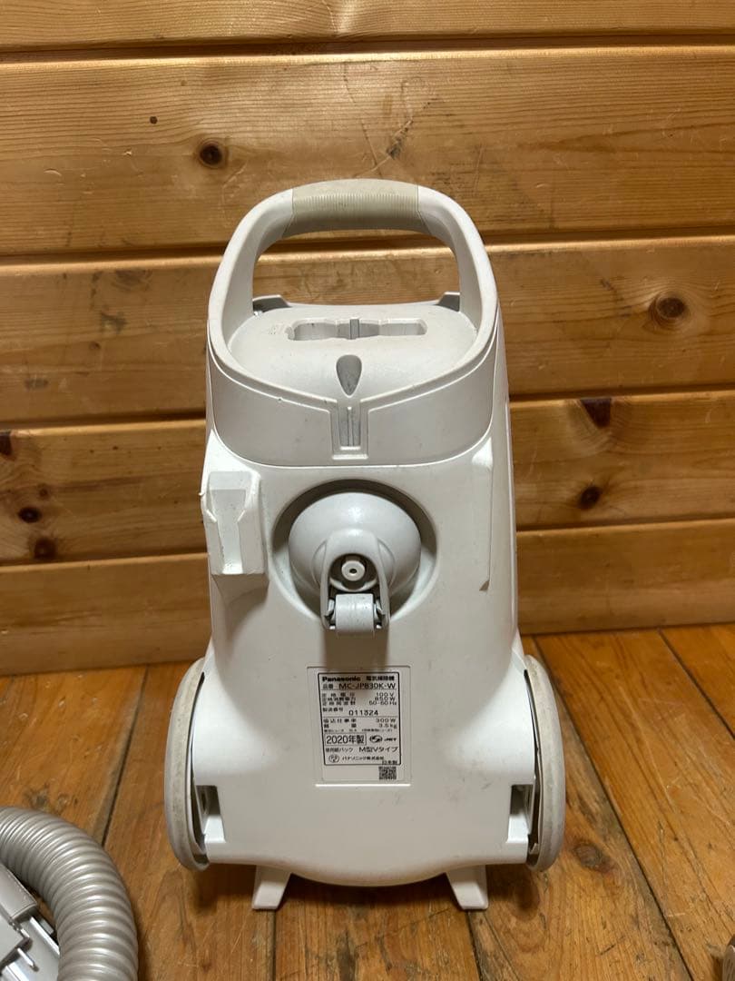 パナソニック　紙パック式　軽量静音の人気シリーズクリーナー　MC-JK830K