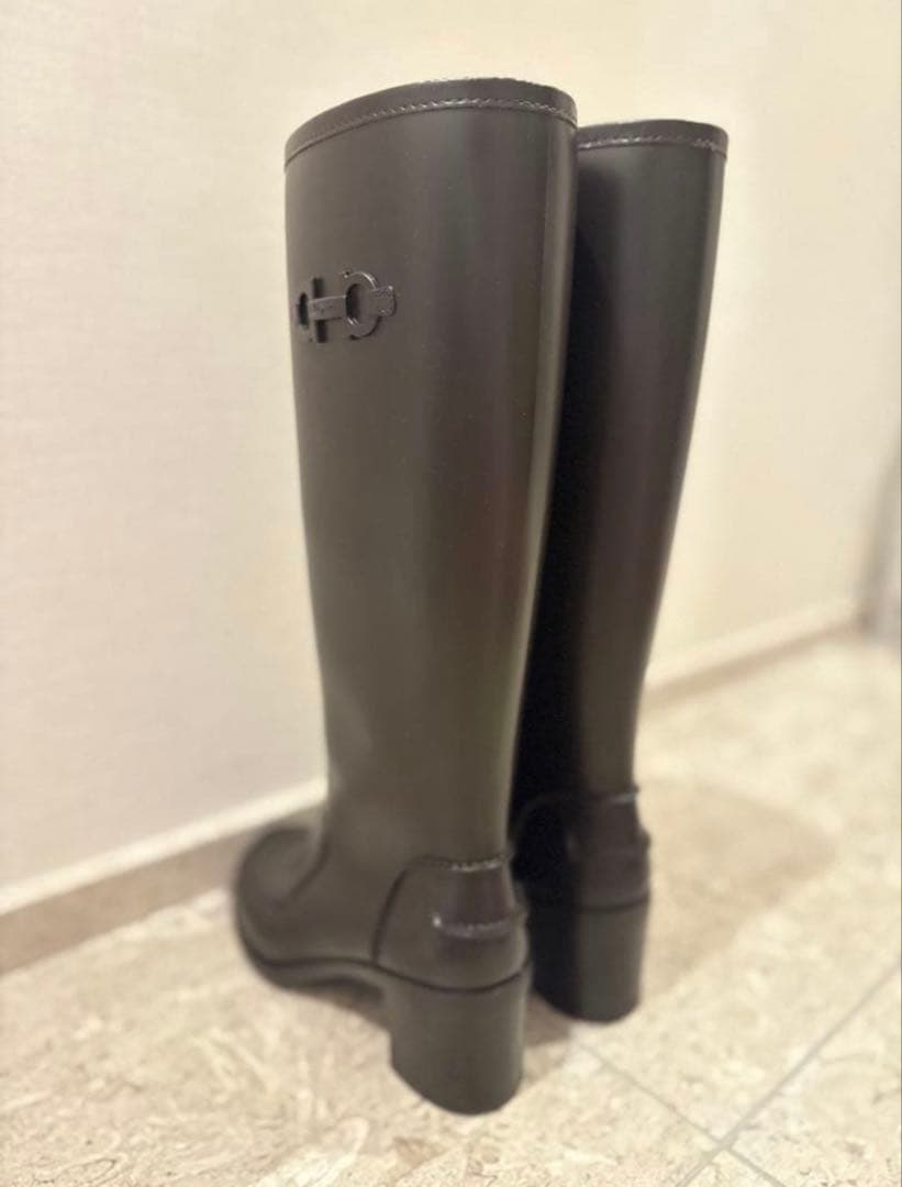 【美品】 Salvatore Ferragamo フェラガモ ブーツ ヒール付き