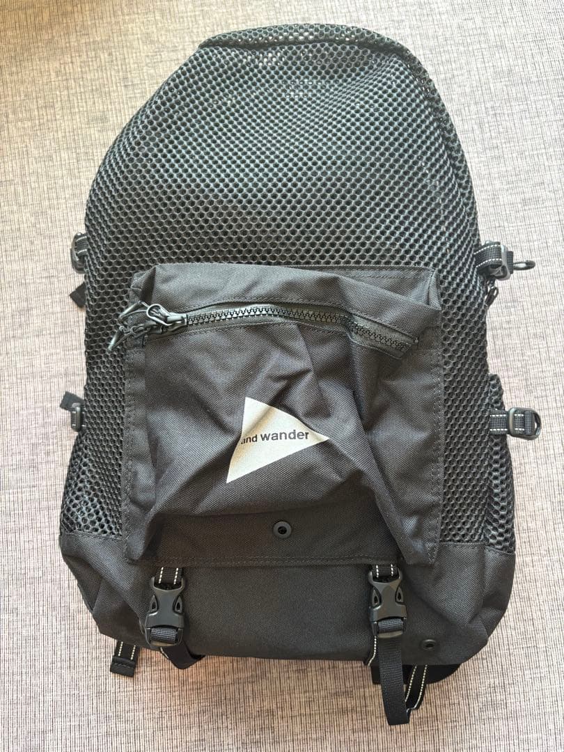 さ*り様 アンドワンダー And wander 3Dメッシュバックパック 黒の色