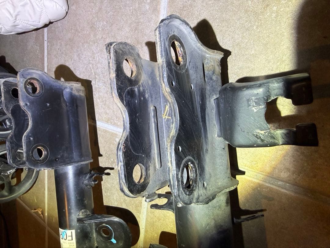 日産　エルグランド　tne52 フロントサスペンション　左右　令和３年　純正