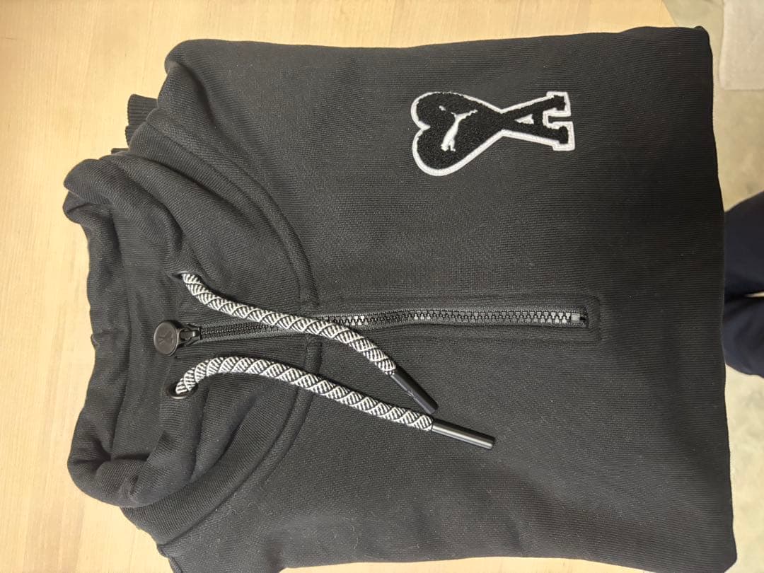 PUMA×ami parisコラボ ハーフジップパーカー