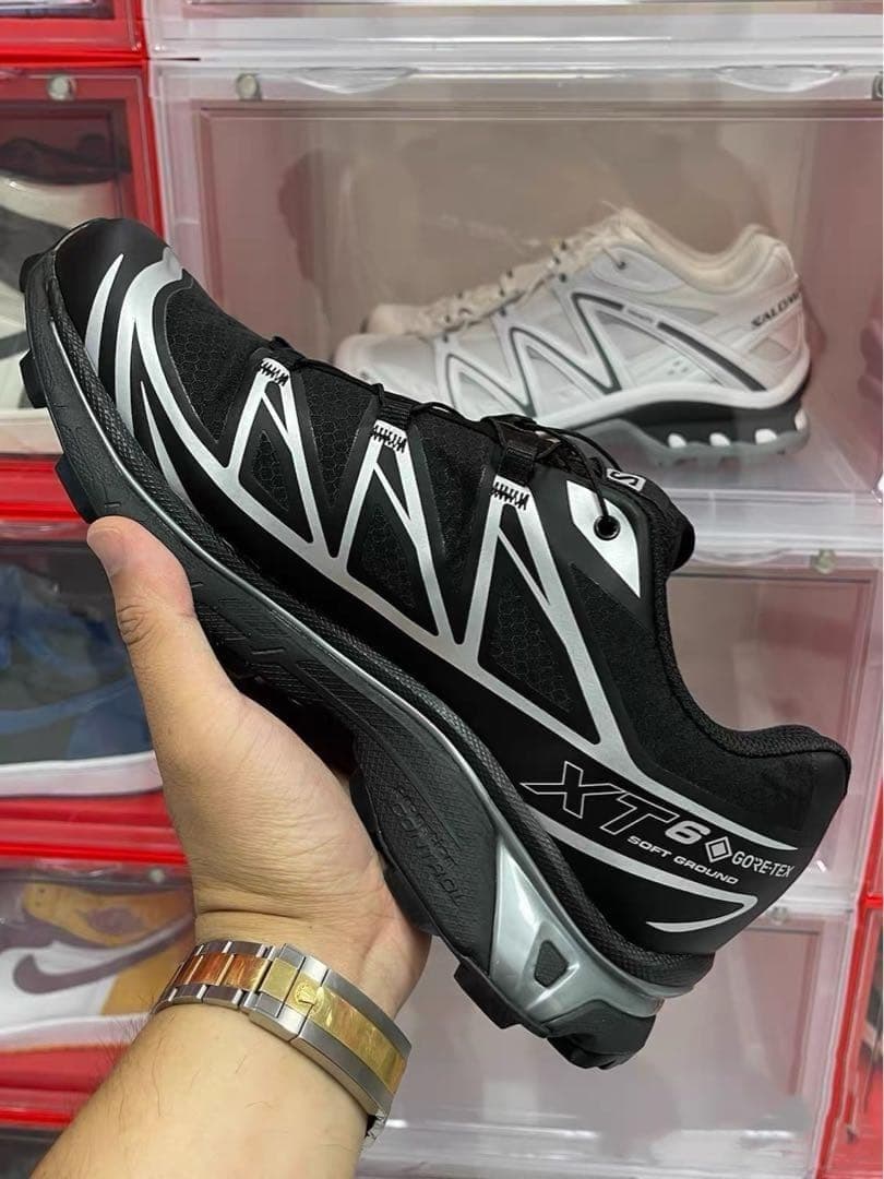 Salomon トレイルランニングシューズ