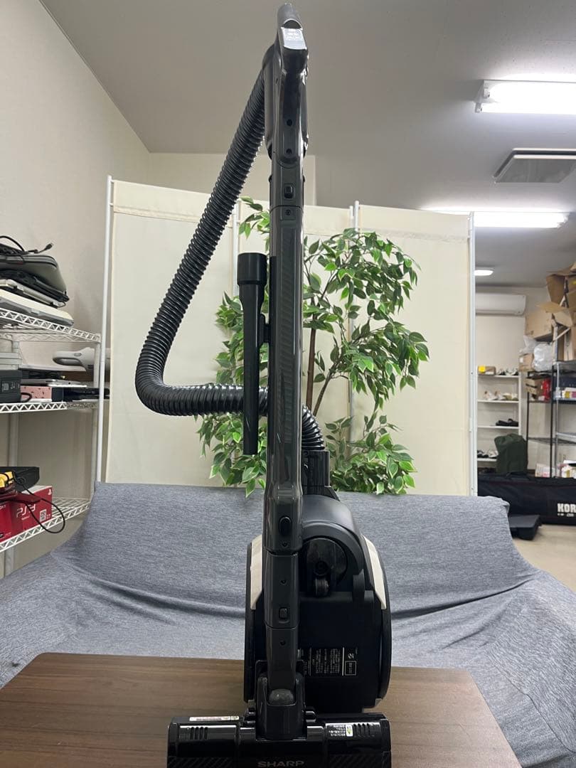 シャープ EC-U100 遠心分離キャニスター掃除機 サイクロン式 コード式　T
