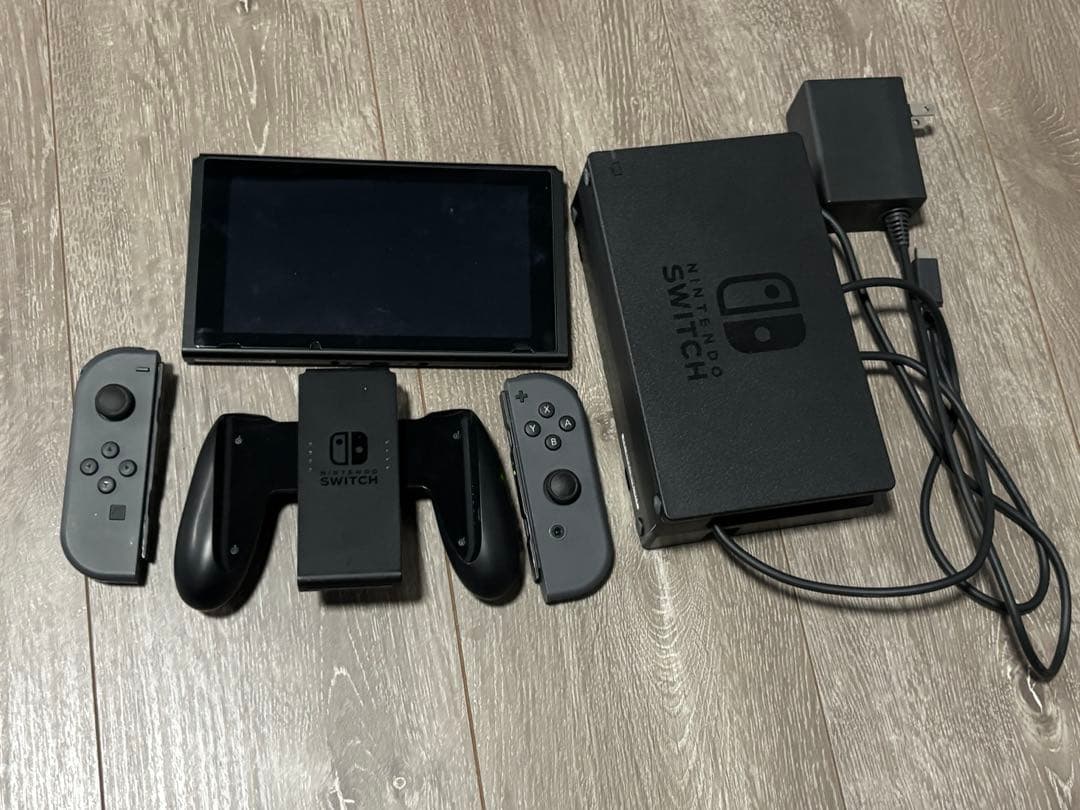 【美品】Nintendo Switch 本体 + プロコン+スタンド+ソフト3本