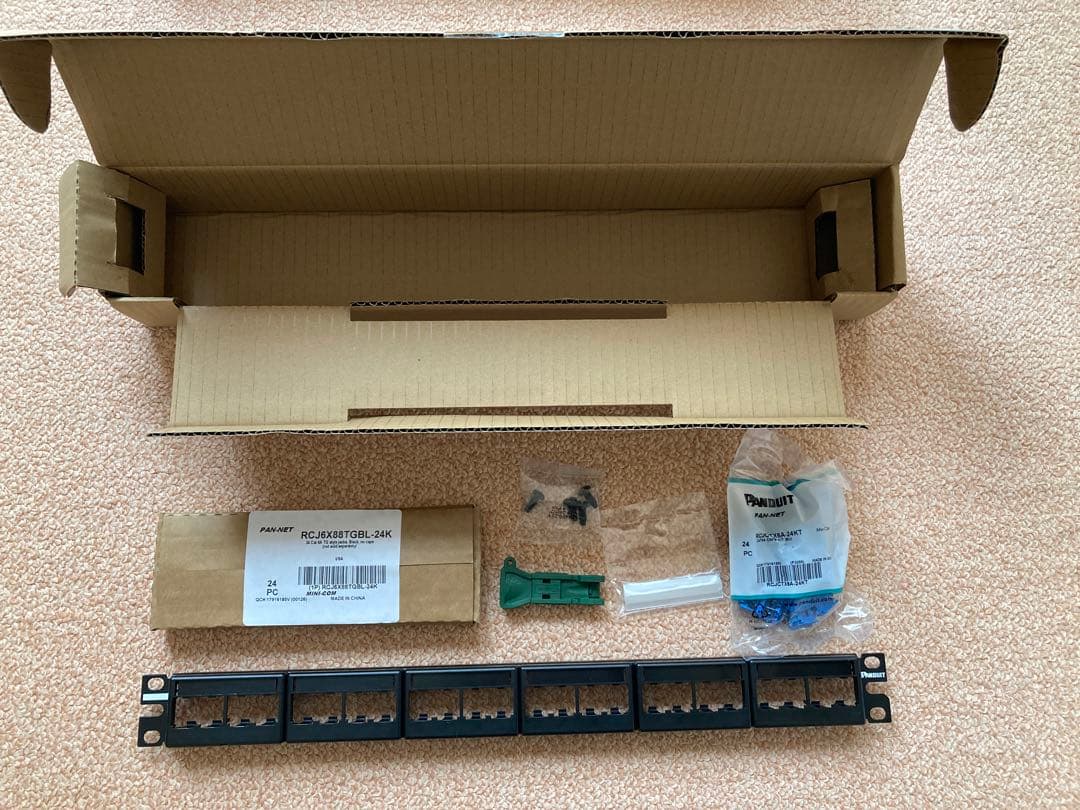 Panduit CPPKL6ATG24WBL 6Aモジュラーパッチパネルキット