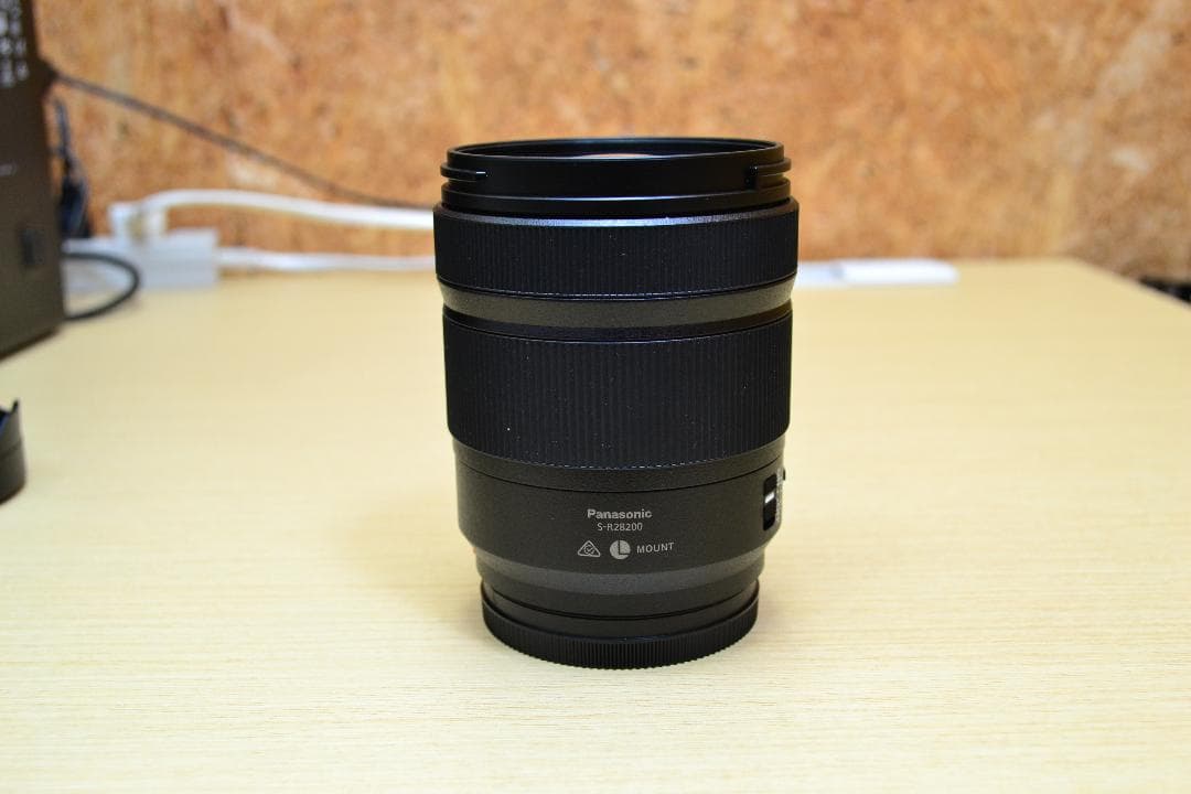 LUMIX S 28-200 mm F4-7.1 　S-R28200