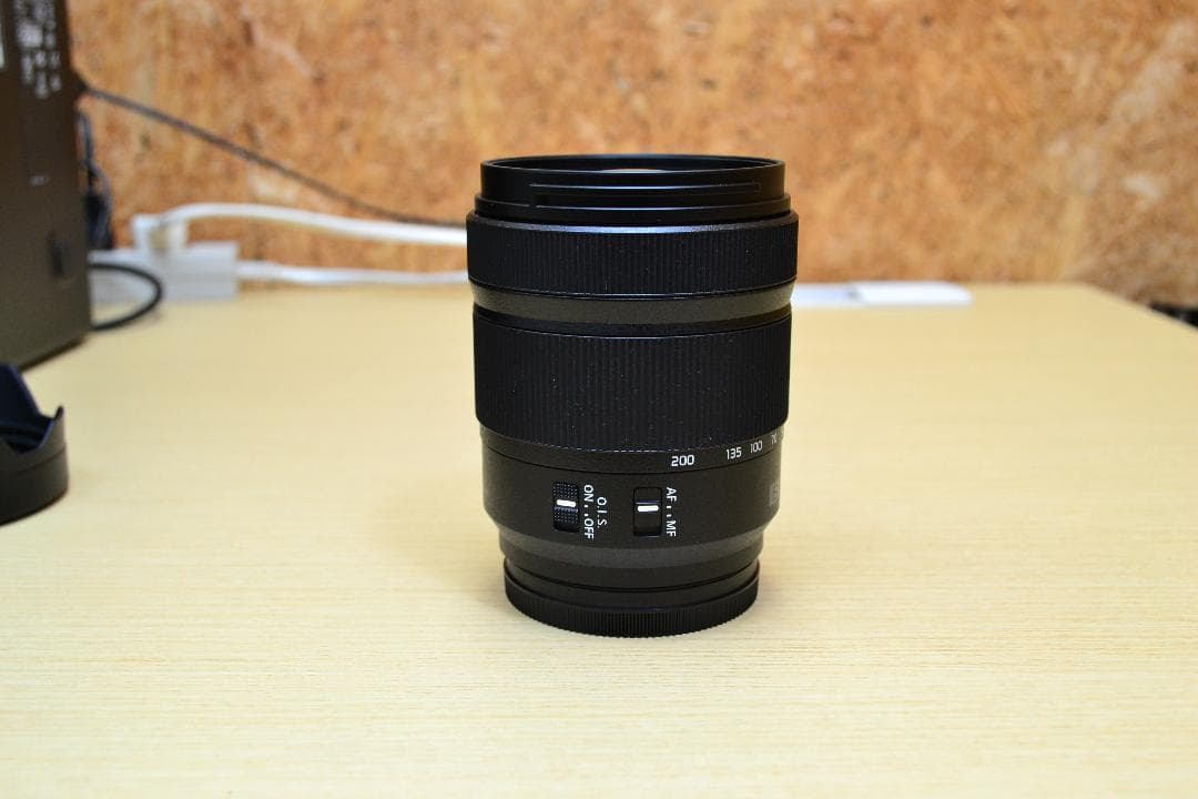 LUMIX S 28-200 mm F4-7.1 　S-R28200