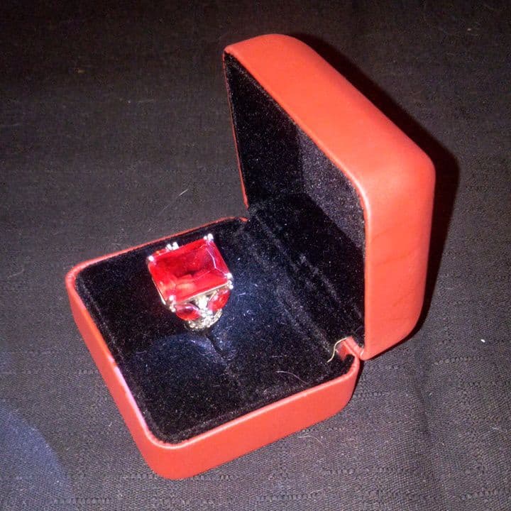 大粒ルビーダイヤモンドリング