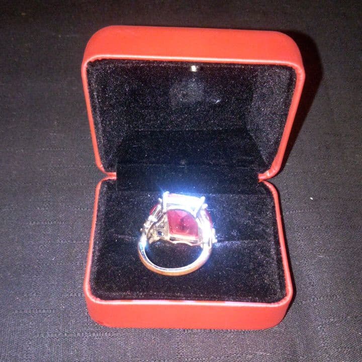 大粒ルビーダイヤモンドリング