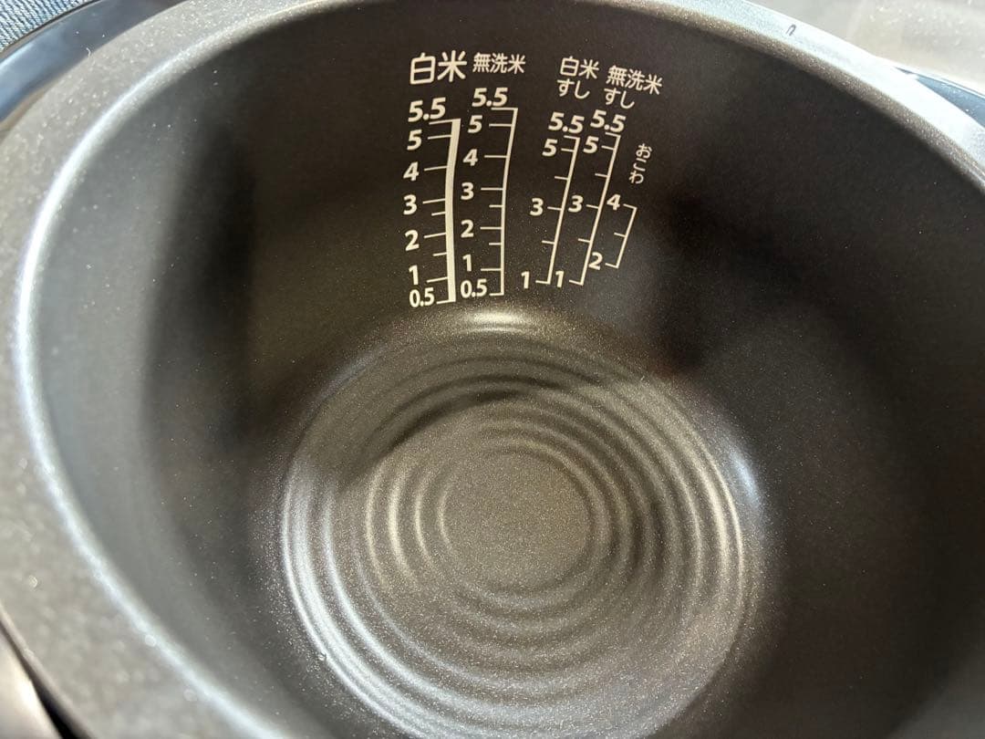 新品同様　TOSHIBA RC-10VRV K 炎匠炊き 5.5合