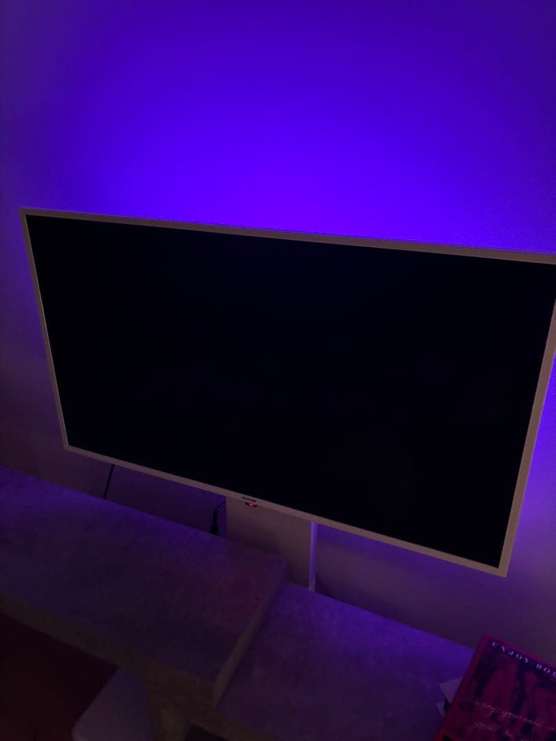 RGBバックライト付き　希少ホワイト　40V 液晶テレビ