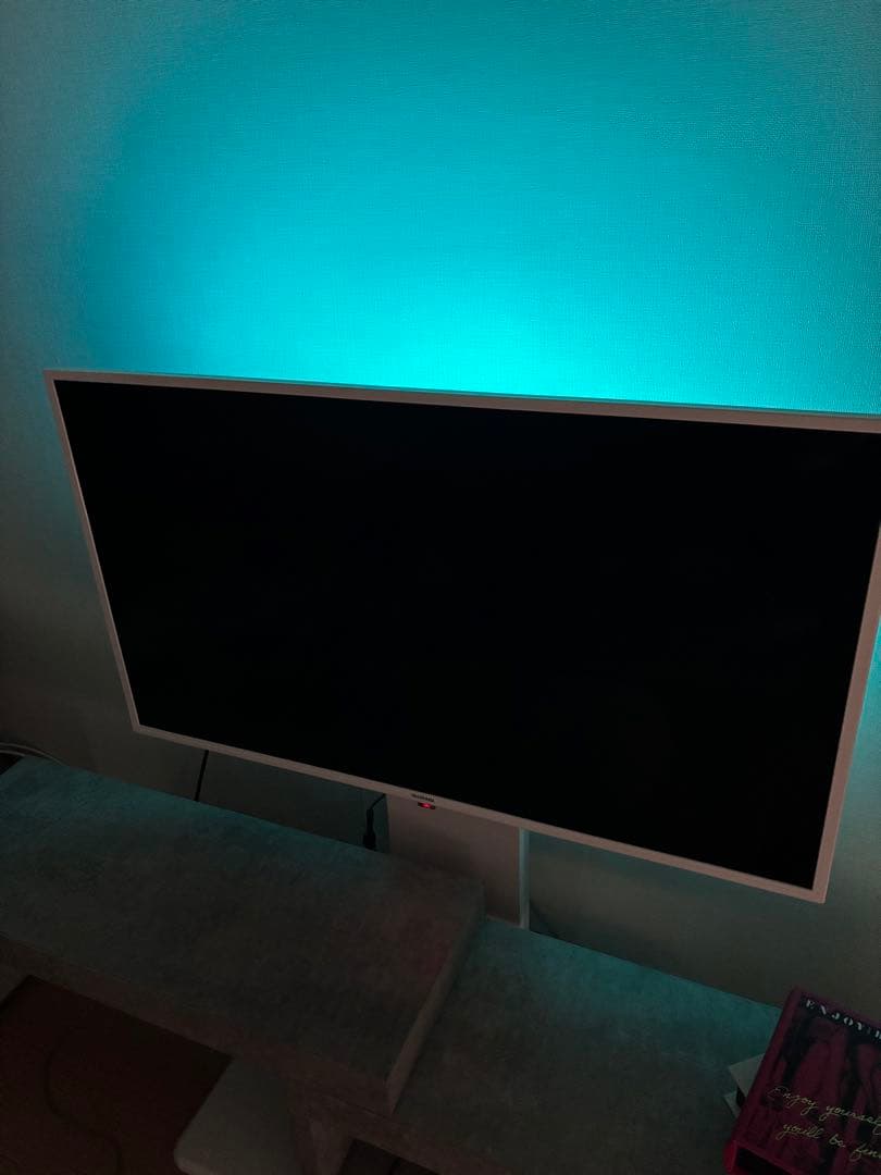 RGBバックライト付き　希少ホワイト　40V 液晶テレビ