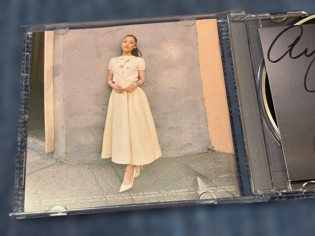 直筆サイン入り アリアナグランデ「エターナルサンシャイン」 CD