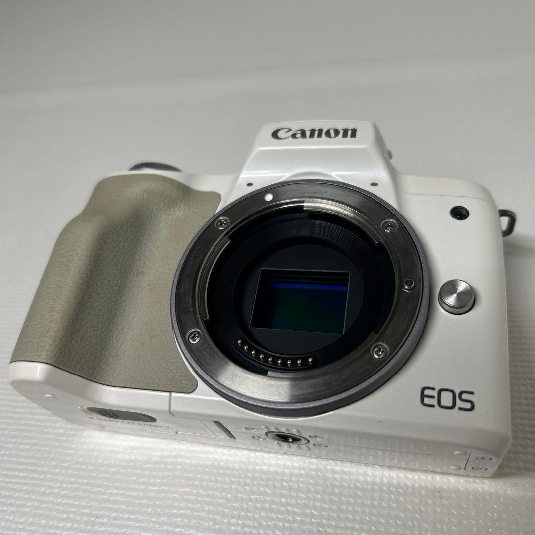 Canon EOS Kiss M ダブルズーム ホワイト