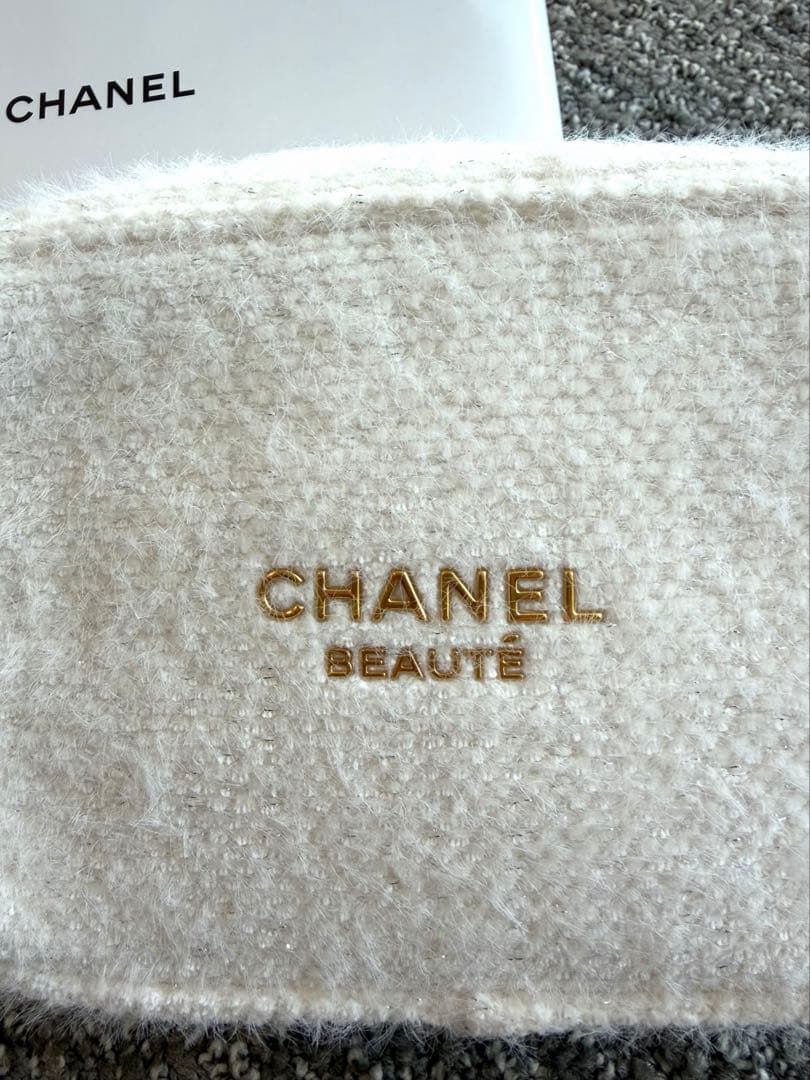 新品未使用 シャネル CHANEL 2024 クリスマスコフレ ノベルティポーチ