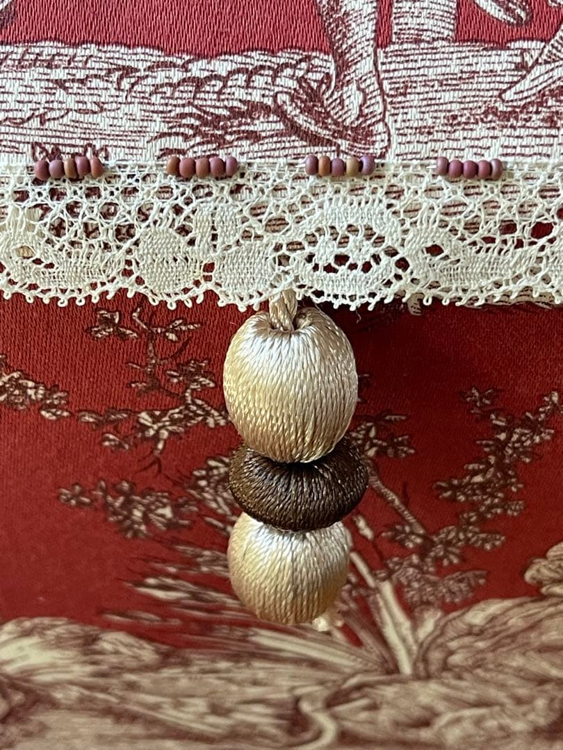 ミッキー様オーダーご依頼作品です カルトナージュ裁縫箱(大)