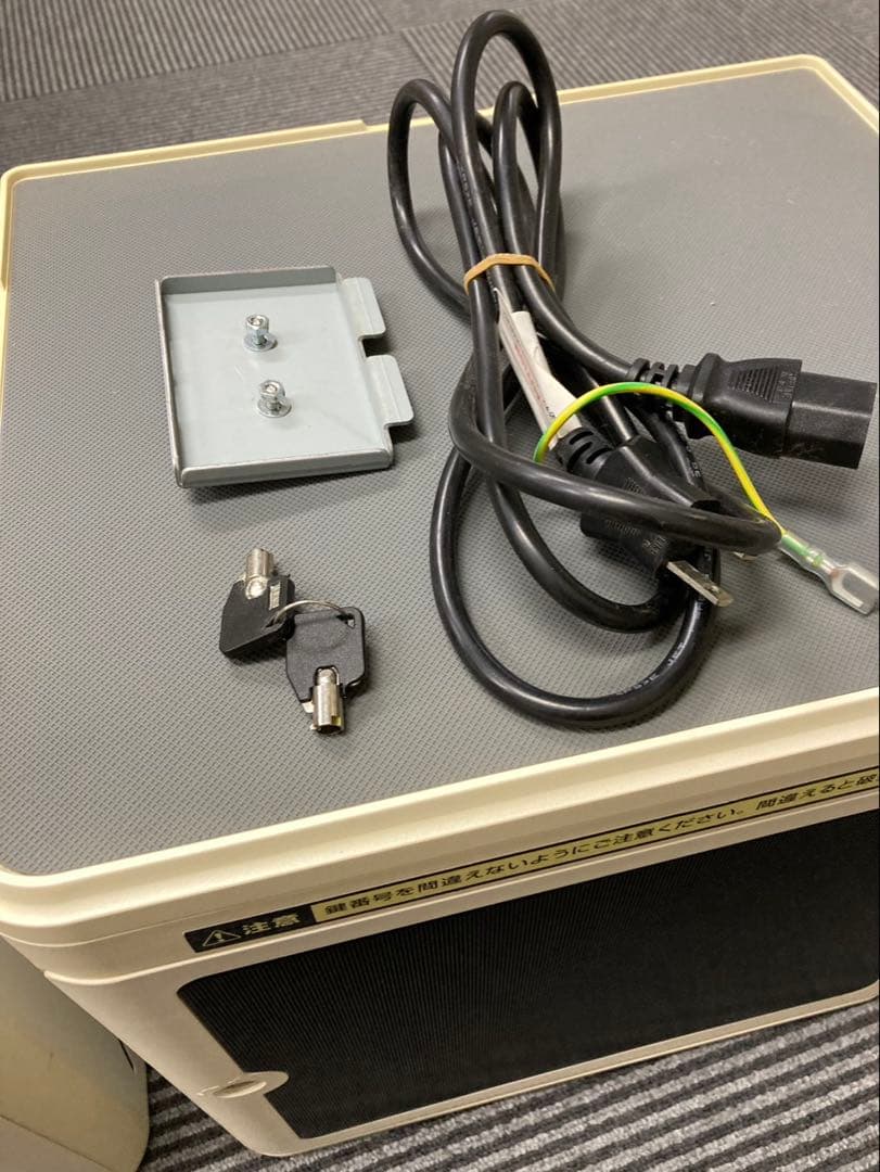 SANWA 鍵付きタブレット収納ボックス（10台収納、同時充電）