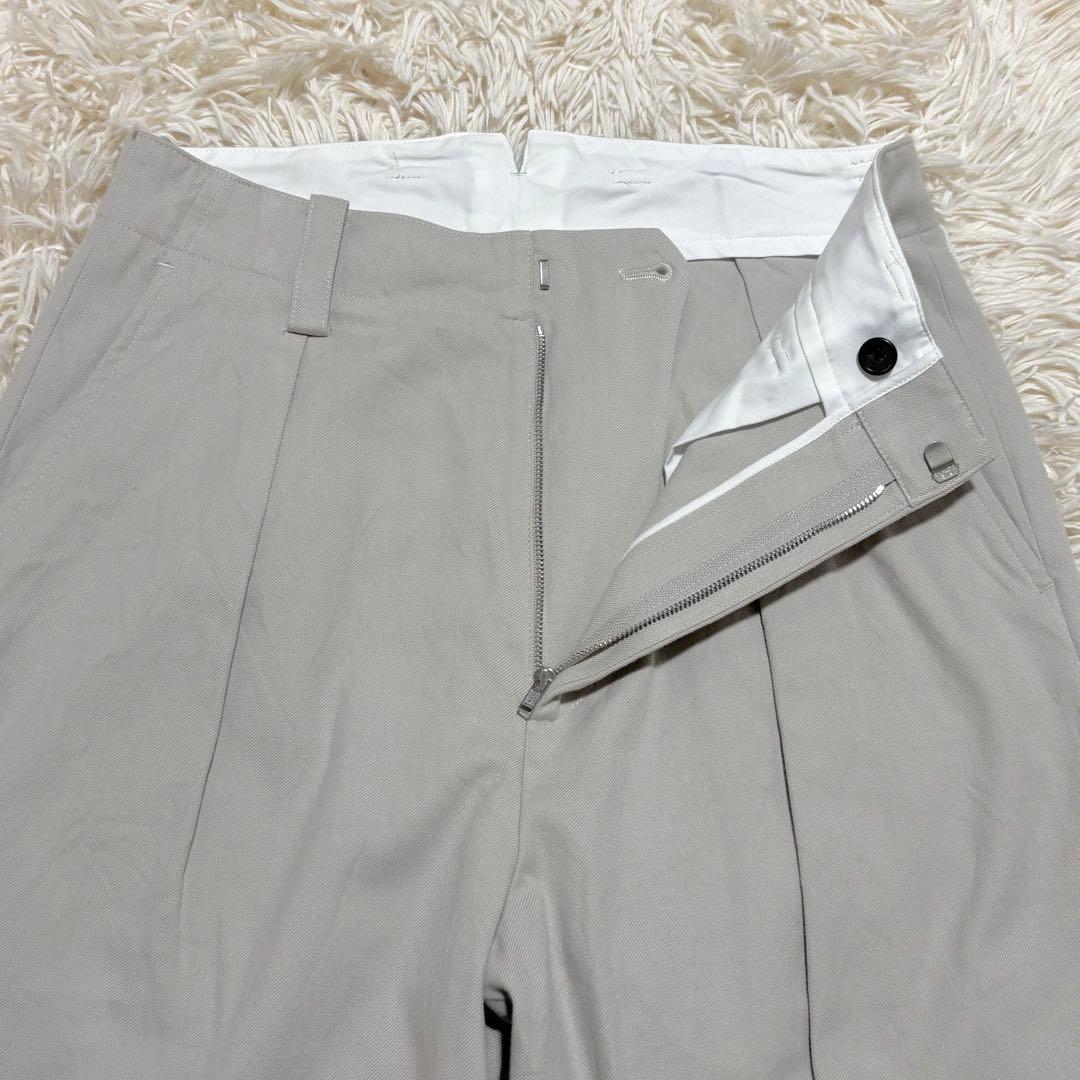 美品24SS MARGARETHOWELL コットン カービー テーパードパンツ