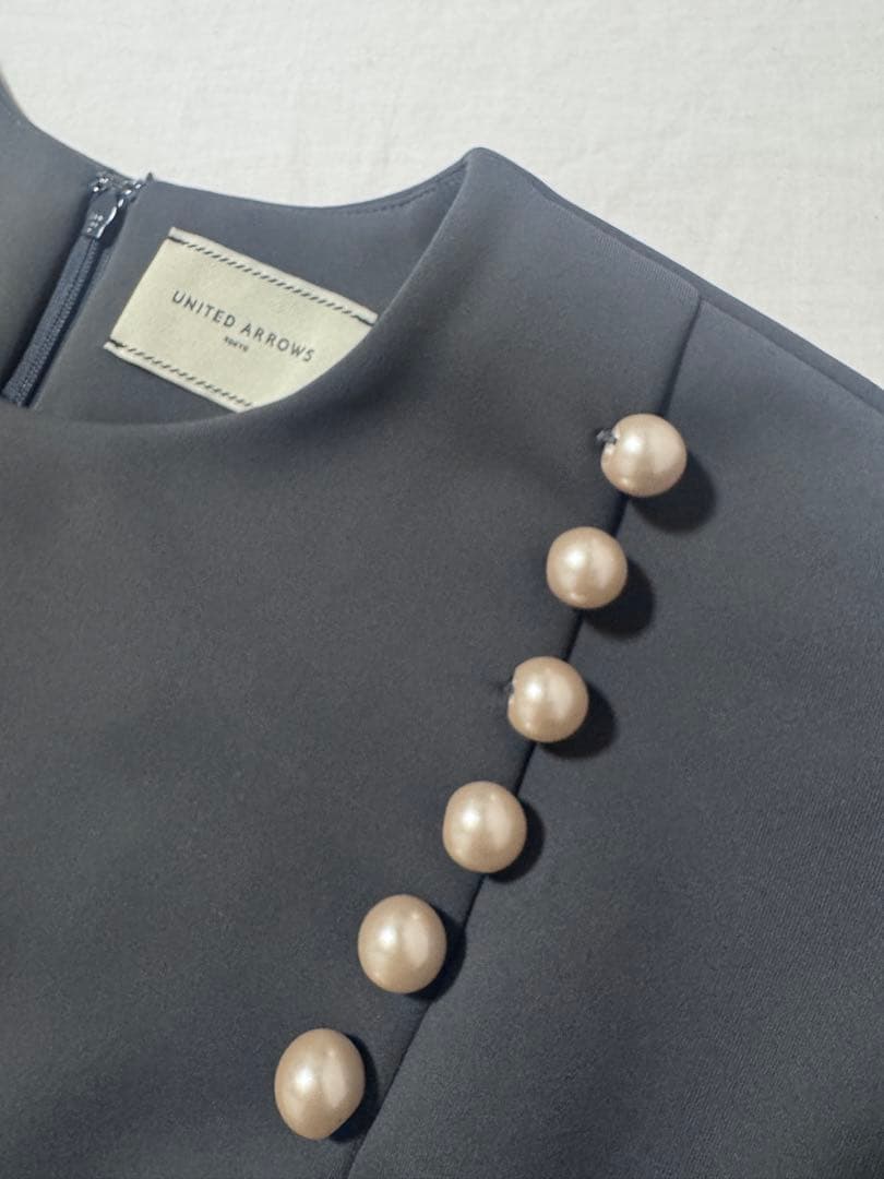 UNITED ARROWS SPONGY サイドパールモチーフ ブラウス