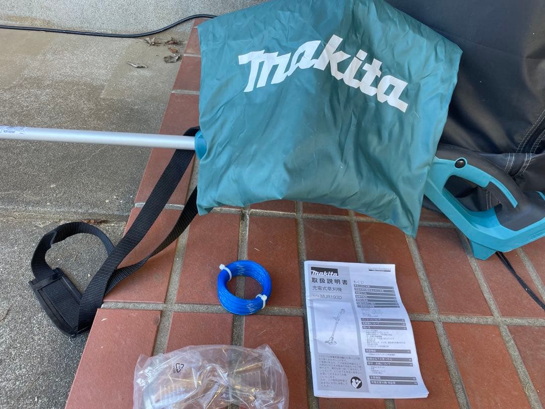 Makita 充電式草刈り機 MUR193D