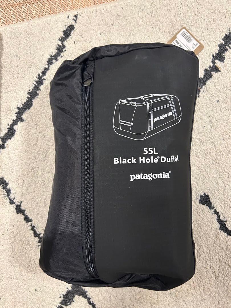 新品未使用 Patagonia　ブラックホール・ダッフル 55L　ブラック