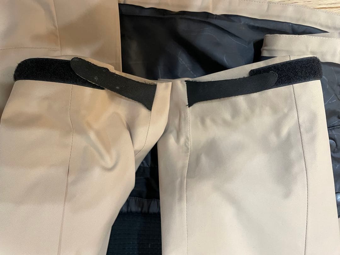 HELLOW スノーボードウェア　韓国