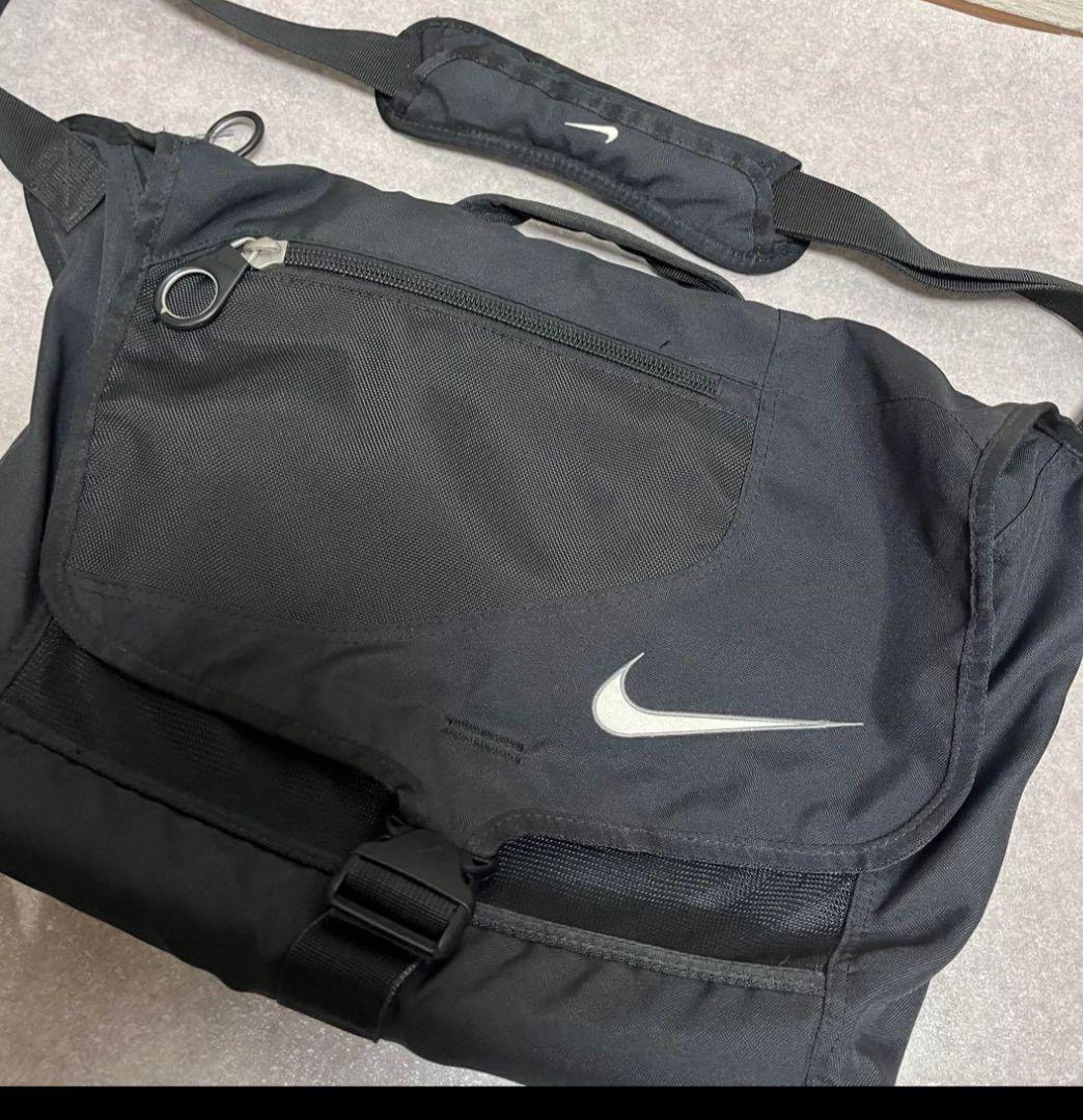 希少 Nike メッセンジャーバッグ 00s　ショルダーバッグ Y2K　刺繍ロゴ