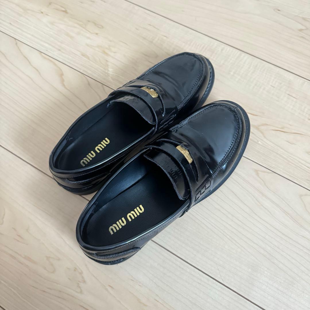 MIUMIU MIUMIU ローファー 革靴
