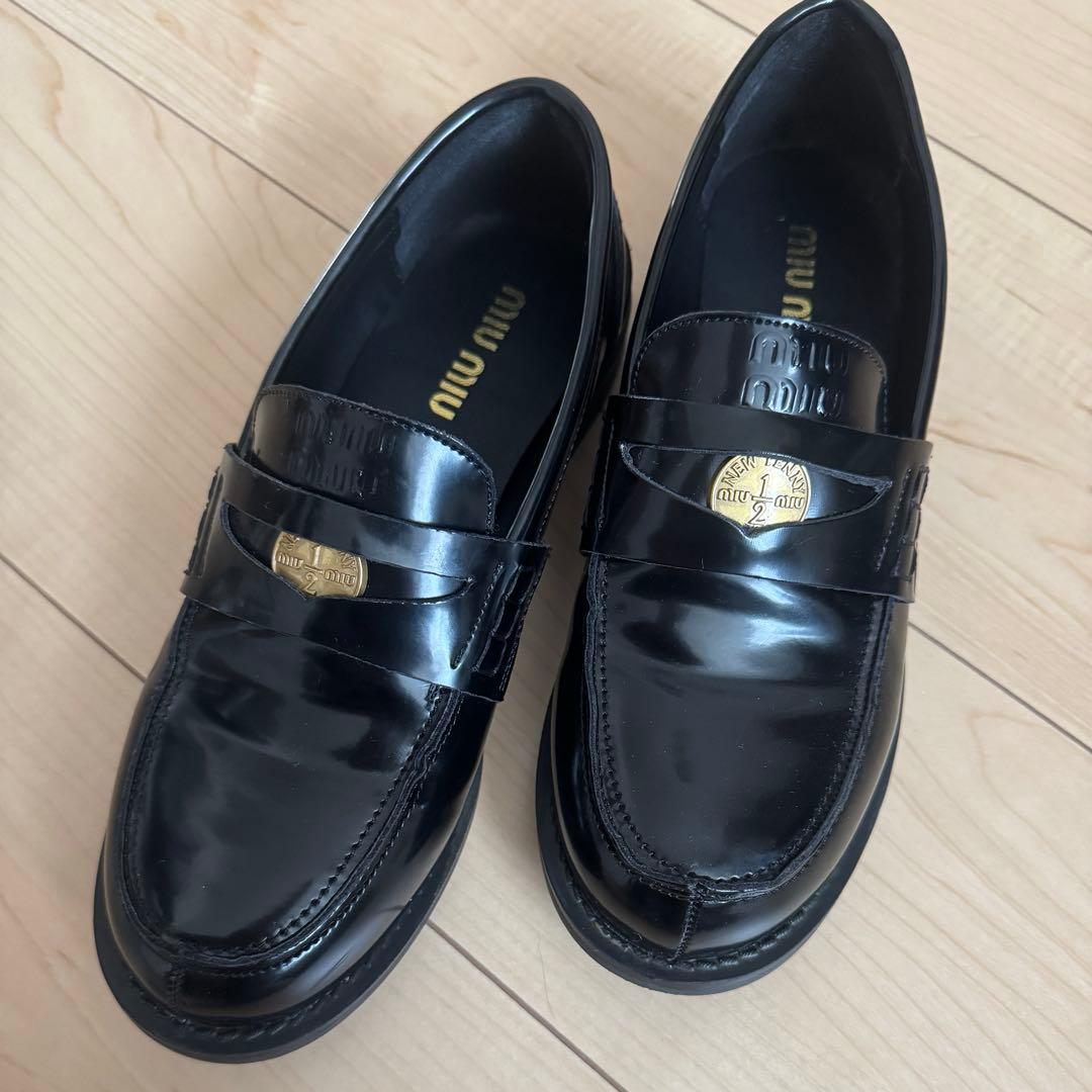 MIUMIU MIUMIU ローファー 革靴