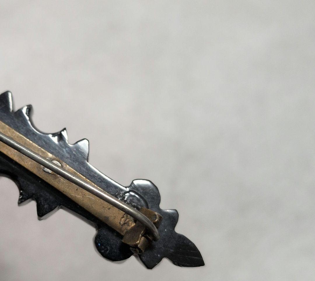 ヴィクトリアン　アンティーク　ウィットビー　ジェット　ブローチ