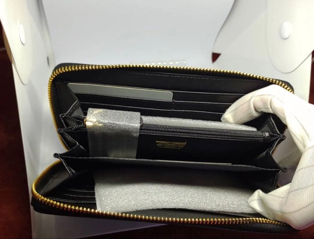 329箱付き Vivienne westwood ヴィヴィアン長財布