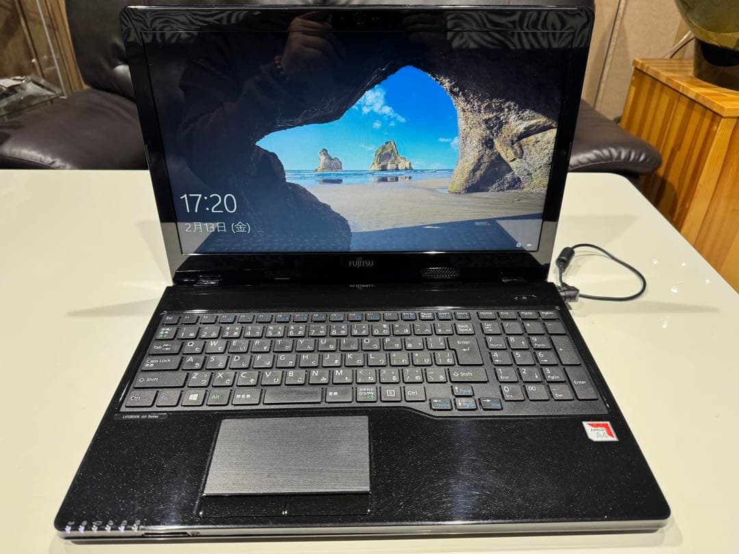 中古美品　富士通 FMVA41D2B ノートPC 本体 ACアダプター付