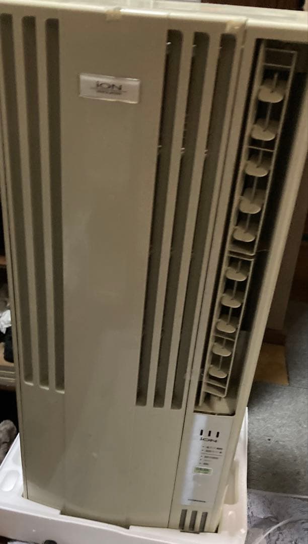 コロナ窓用エアコン ホワイト グレー　リモコン付き