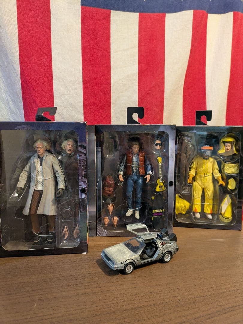 バック・トゥ・ザ・フューチャー フィギュア３対セット　デロリアン付き