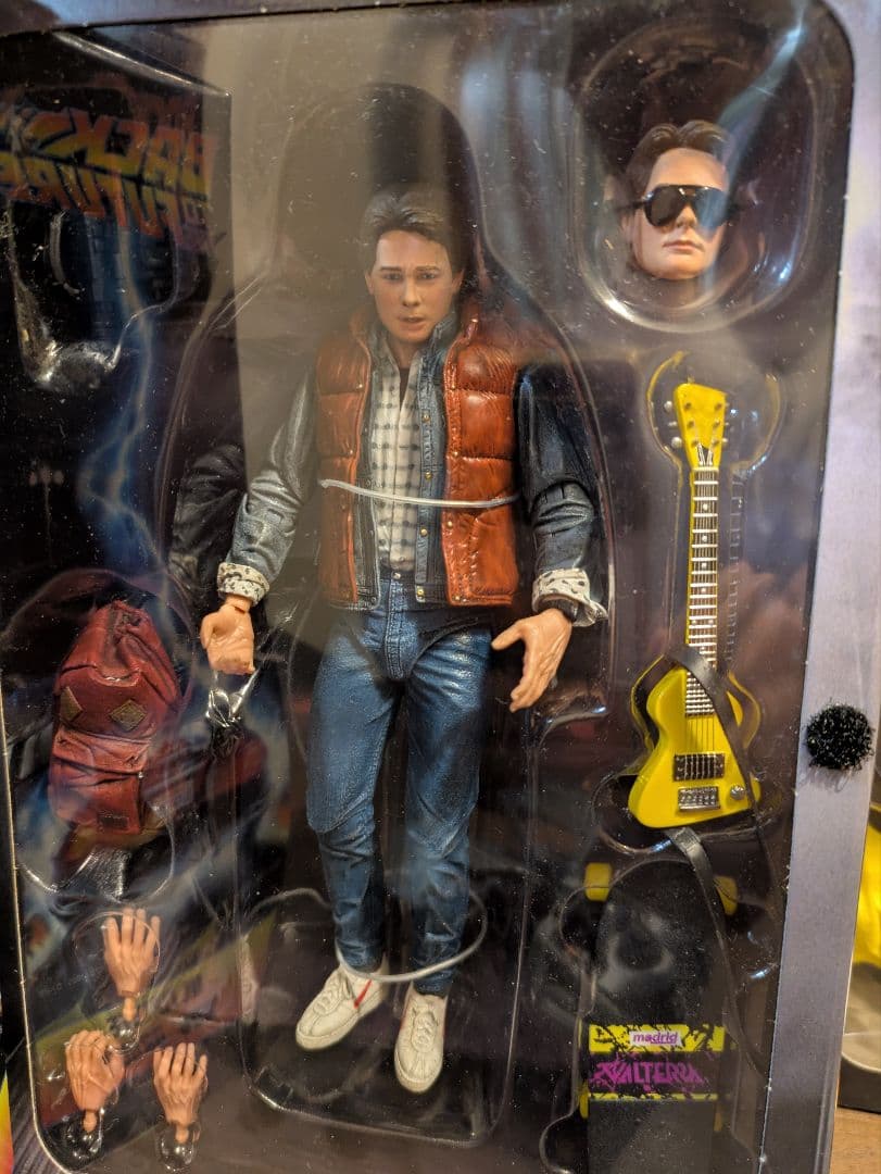 バック・トゥ・ザ・フューチャー フィギュア３対セット　デロリアン付き