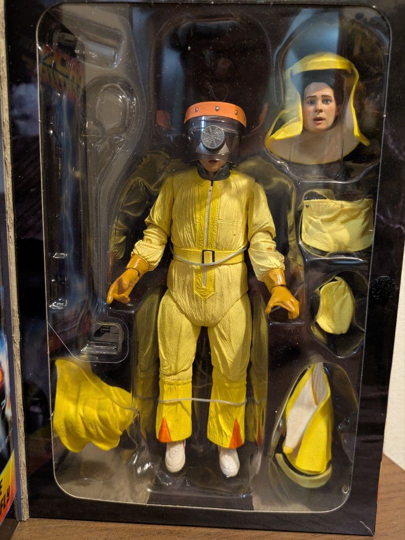 バック・トゥ・ザ・フューチャー フィギュア３対セット　デロリアン付き