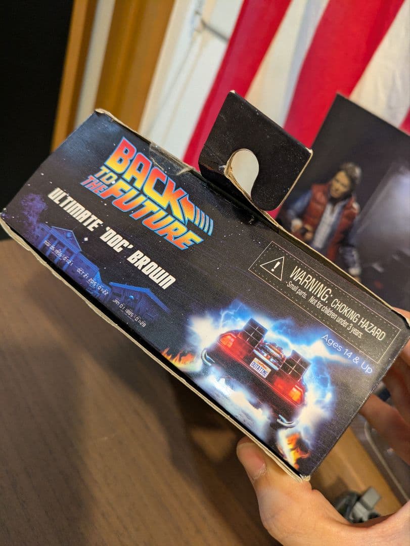 バック・トゥ・ザ・フューチャー フィギュア３対セット　デロリアン付き