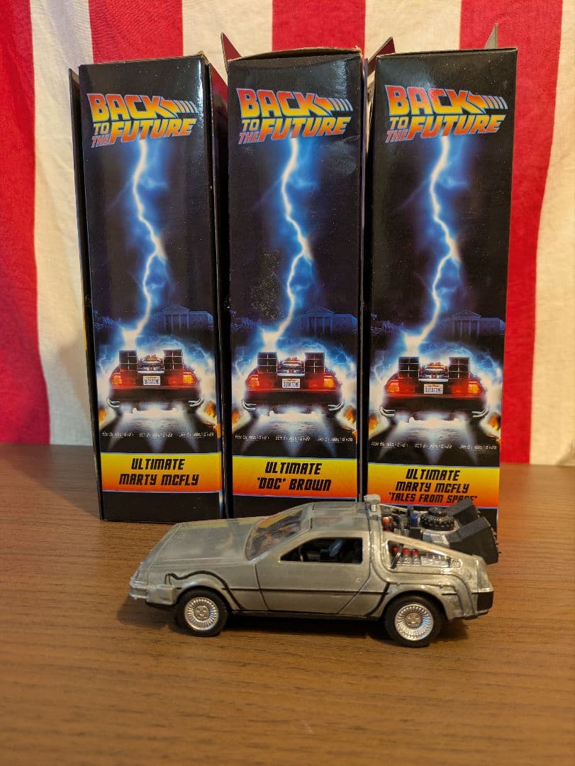 バック・トゥ・ザ・フューチャー フィギュア３対セット　デロリアン付き
