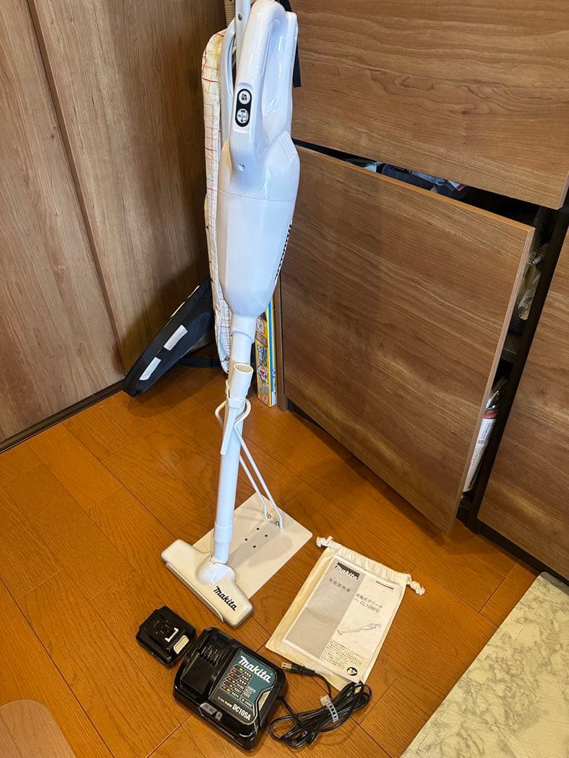 マキタCL108FD 掃除機 充電器付き10.8V